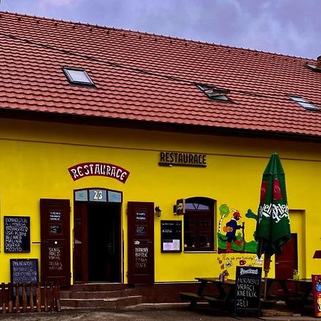Hrusicka Restaurace A Penzion Hrusice Buitenkant foto