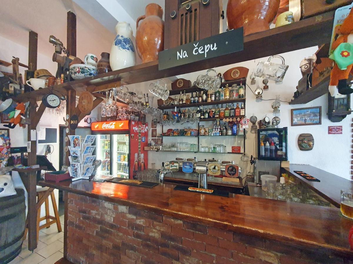Hrusicka Restaurace A Penzion Hrusice Buitenkant foto