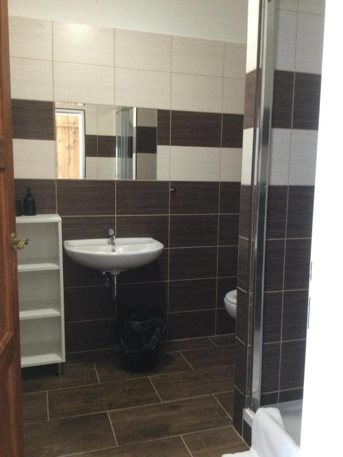 Hrusicka Restaurace A Penzion Hrusice Buitenkant foto